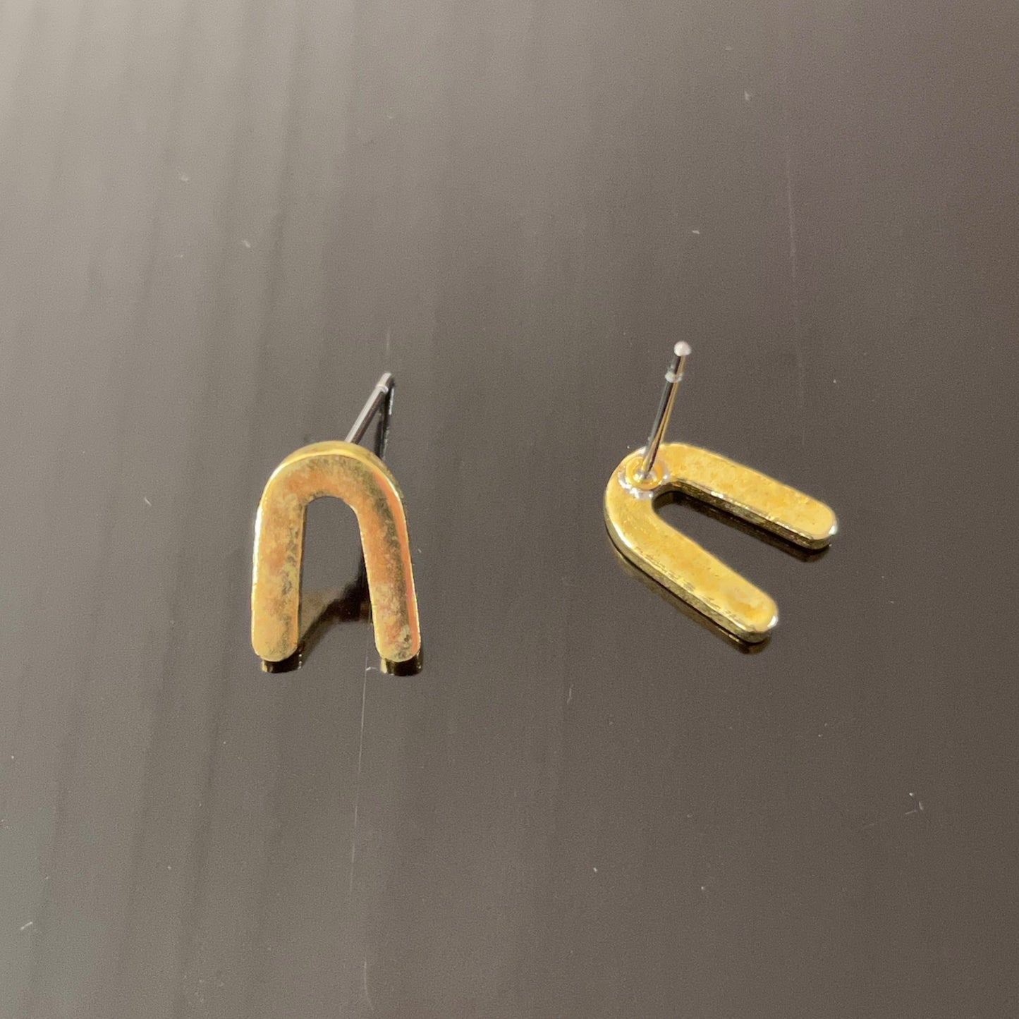 Irth brass U-shaped stud earrings detail