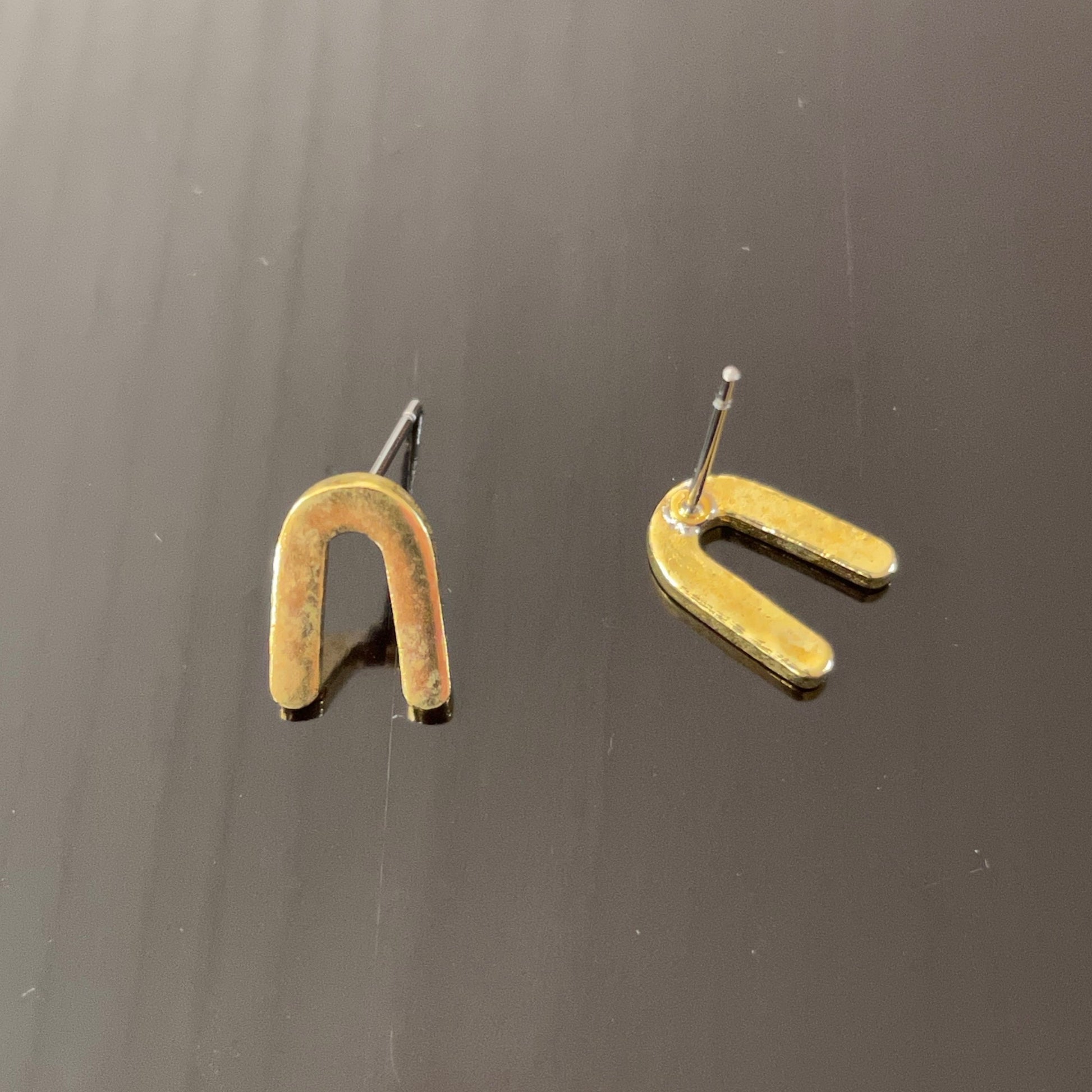 Irth brass U-shaped stud earrings detail